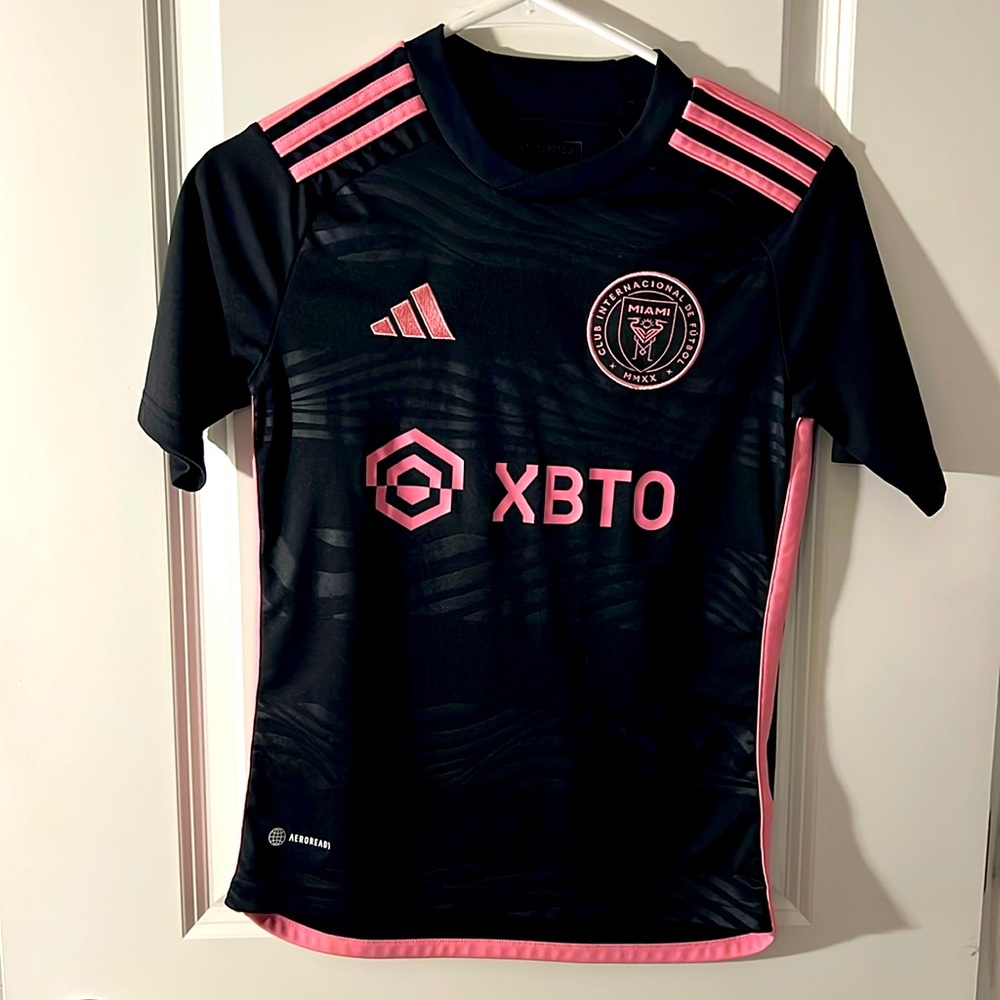 Adidas youth 11/12 Miami team jersey. Like new.